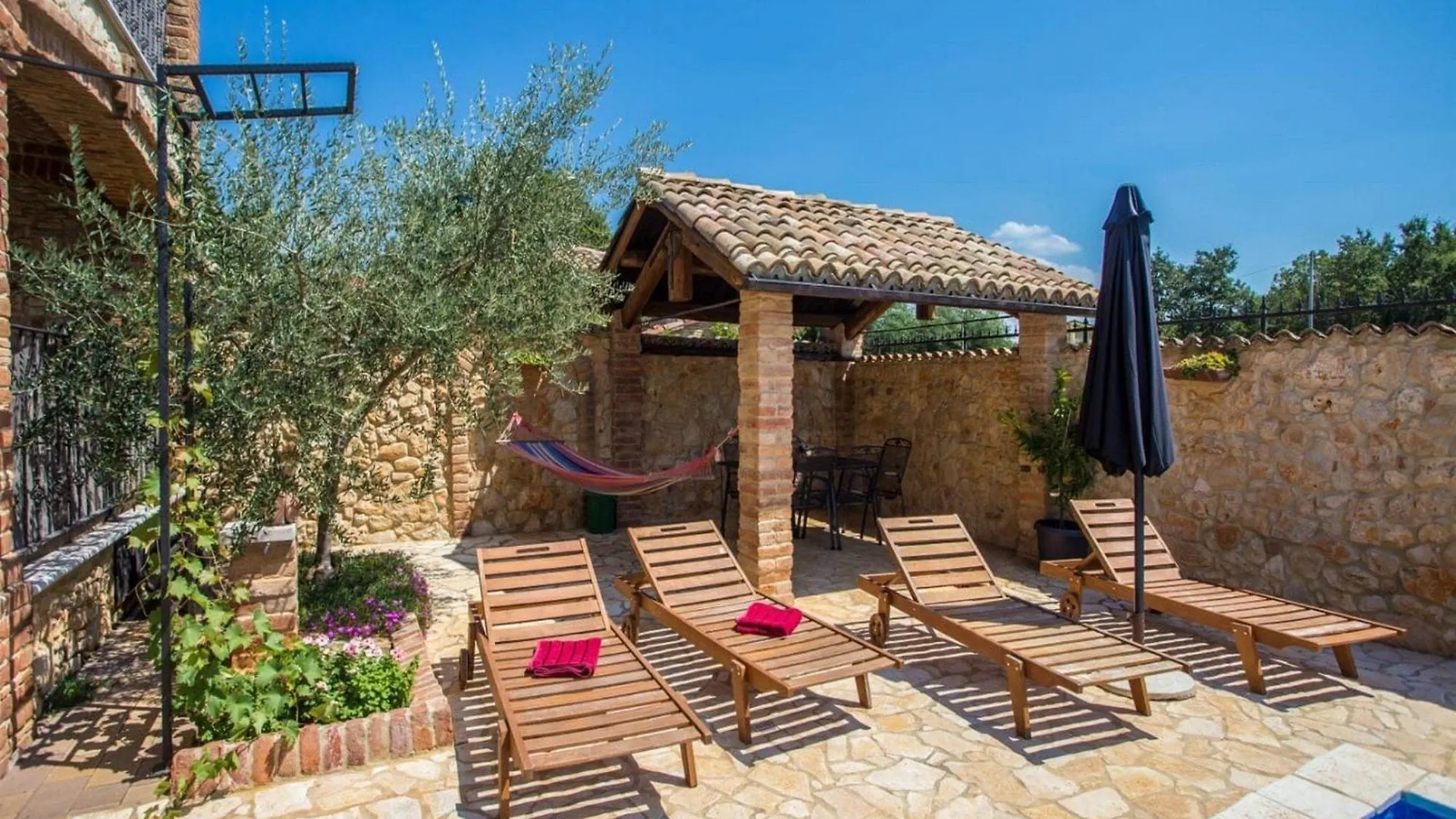 Apartments Andre Pore - Two Bedroom Apartment With Terrace And Pool Andre Nova Vas